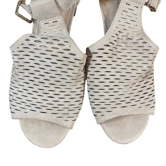 Express Tan Faux Suede Perforated Open Toe Ankle Strap Block Heel Women SZ 6 - Picture 7 of 14